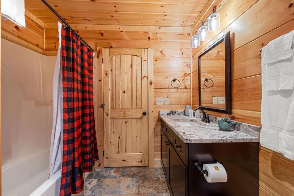 Bobcat Den By Eden Crest Villa Gatlinburg Exterior photo