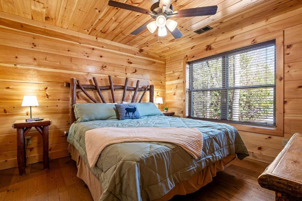 Bobcat Den By Eden Crest Villa Gatlinburg Exterior photo